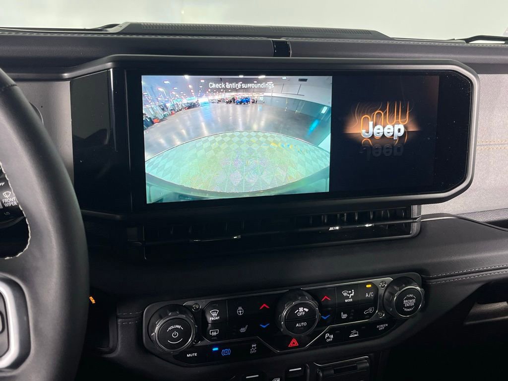 Used 2025 Jeep Wrangler Unlimited Sahara w/ Safety Group image 19