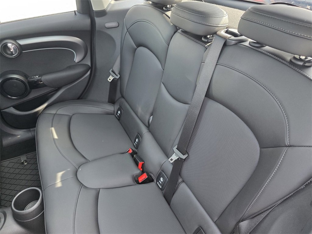 Used 2023 MINI Cooper 4-Door Hardtop image 14