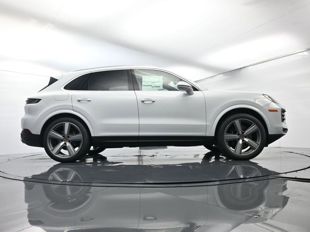 Certified 2025 Porsche Cayenne AWD/4WD image 50