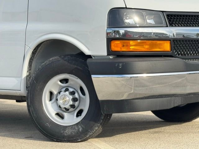 New 2025 Chevrolet Express 2500 Extended w/ Enhanced Convenience Package RWD image 4
