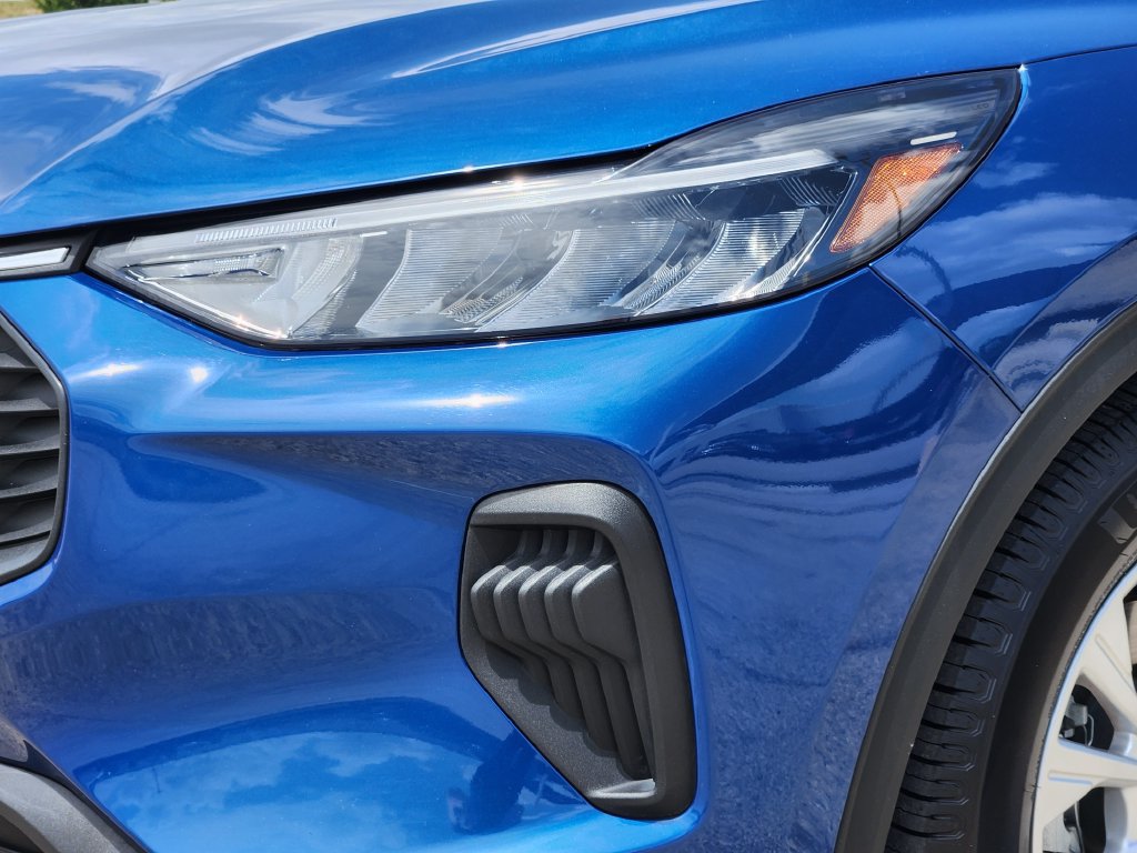 Used 2023 Ford Escape Active w/ Cold Weather Package FWD image 9
