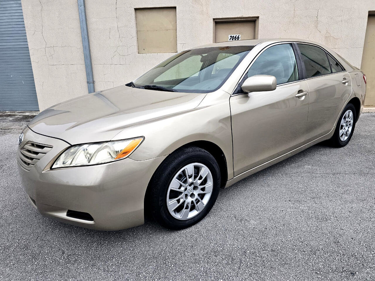 Used 2007 Toyota Camry LE image 3