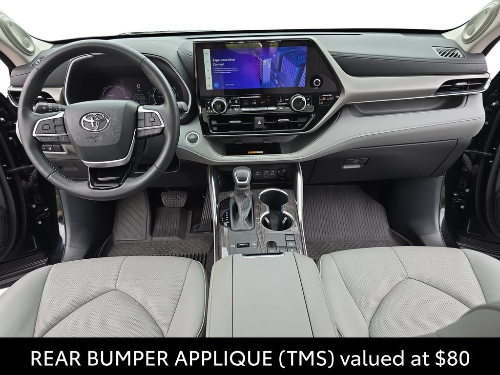 Certified 2025 Toyota Highlander Limited AWD/4WD image 13