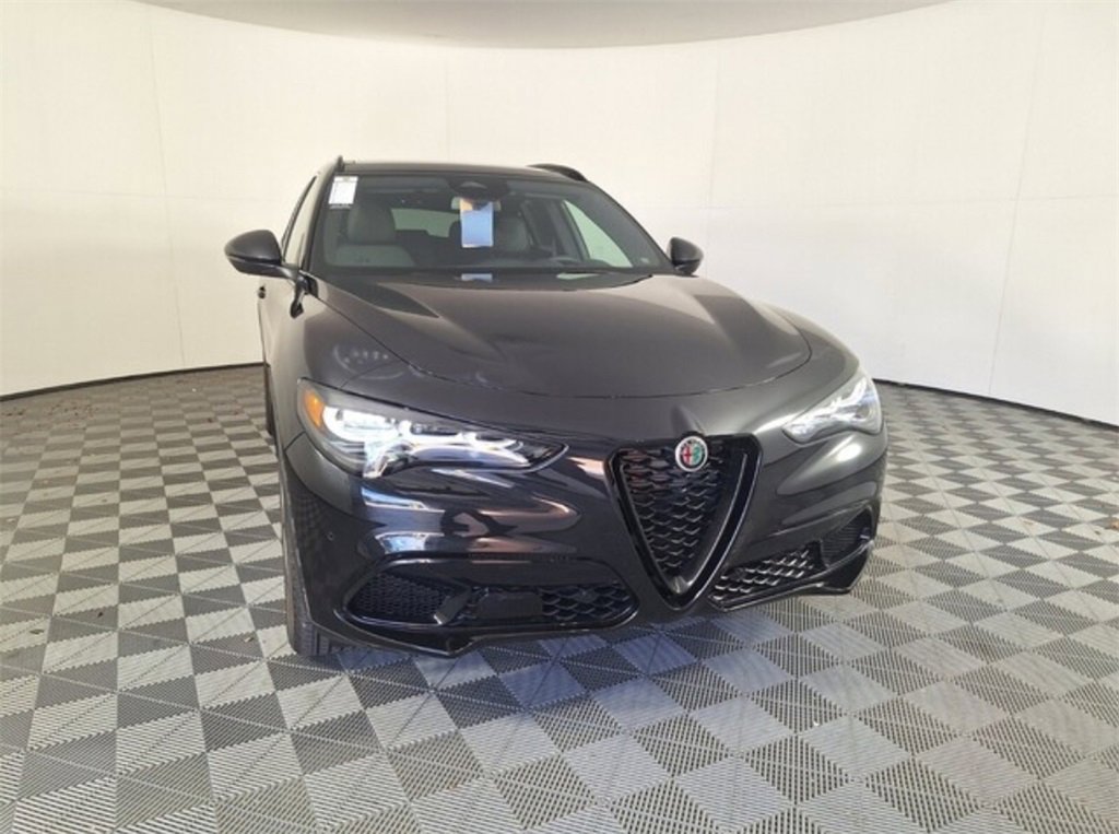 New 2025 Alfa Romeo Stelvio Sprint w/ Convenience Package image 3