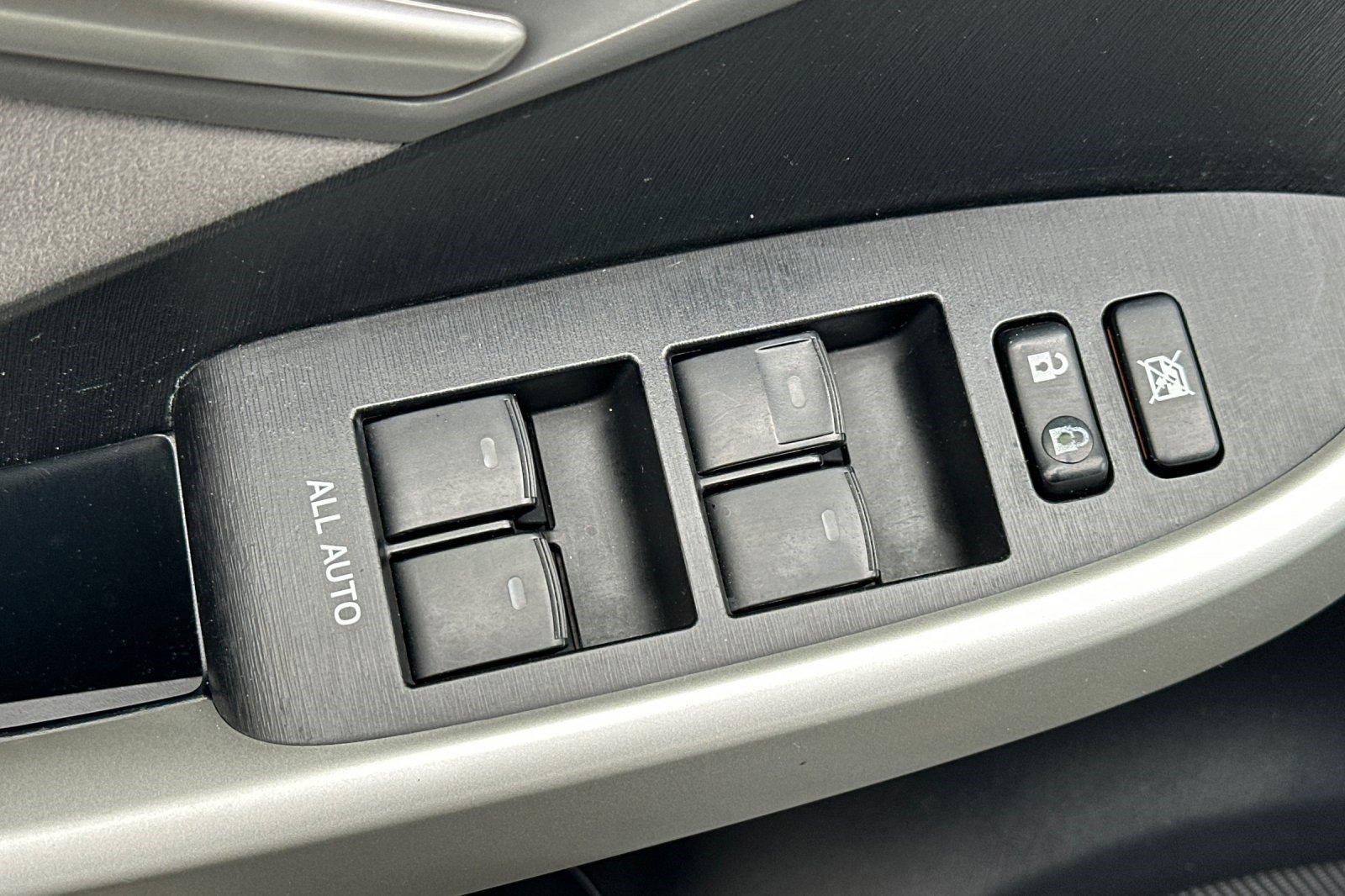 Used 2015 Toyota Prius Two image 13