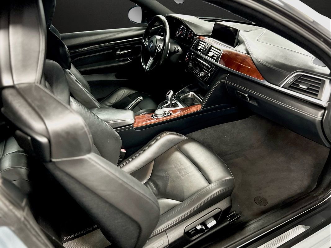 Used 2017 BMW M4 Coupe w/ Executive Package RWD image 17