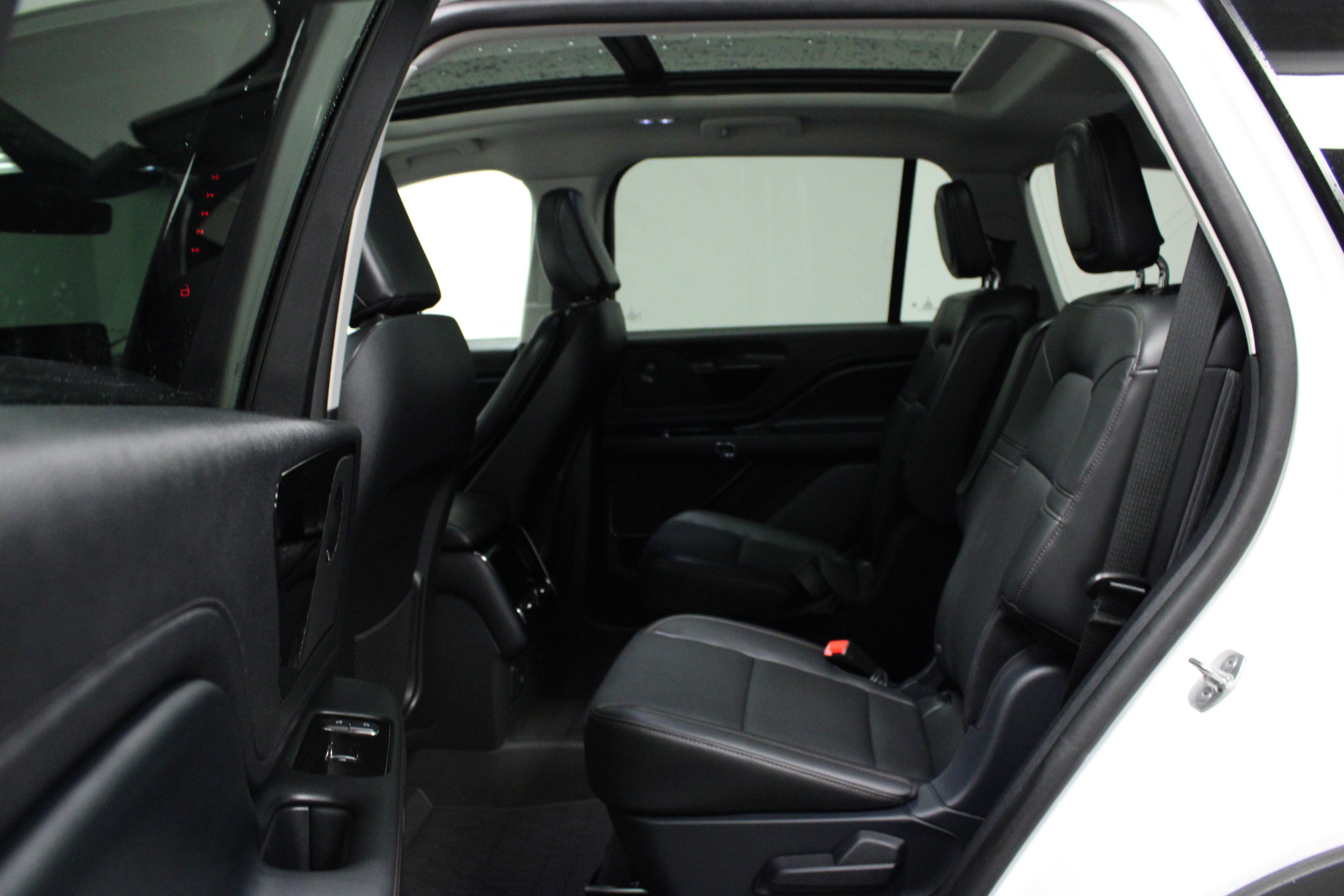 Used 2025 Lincoln Aviator AWD w/ Equipment Group 101A image 13