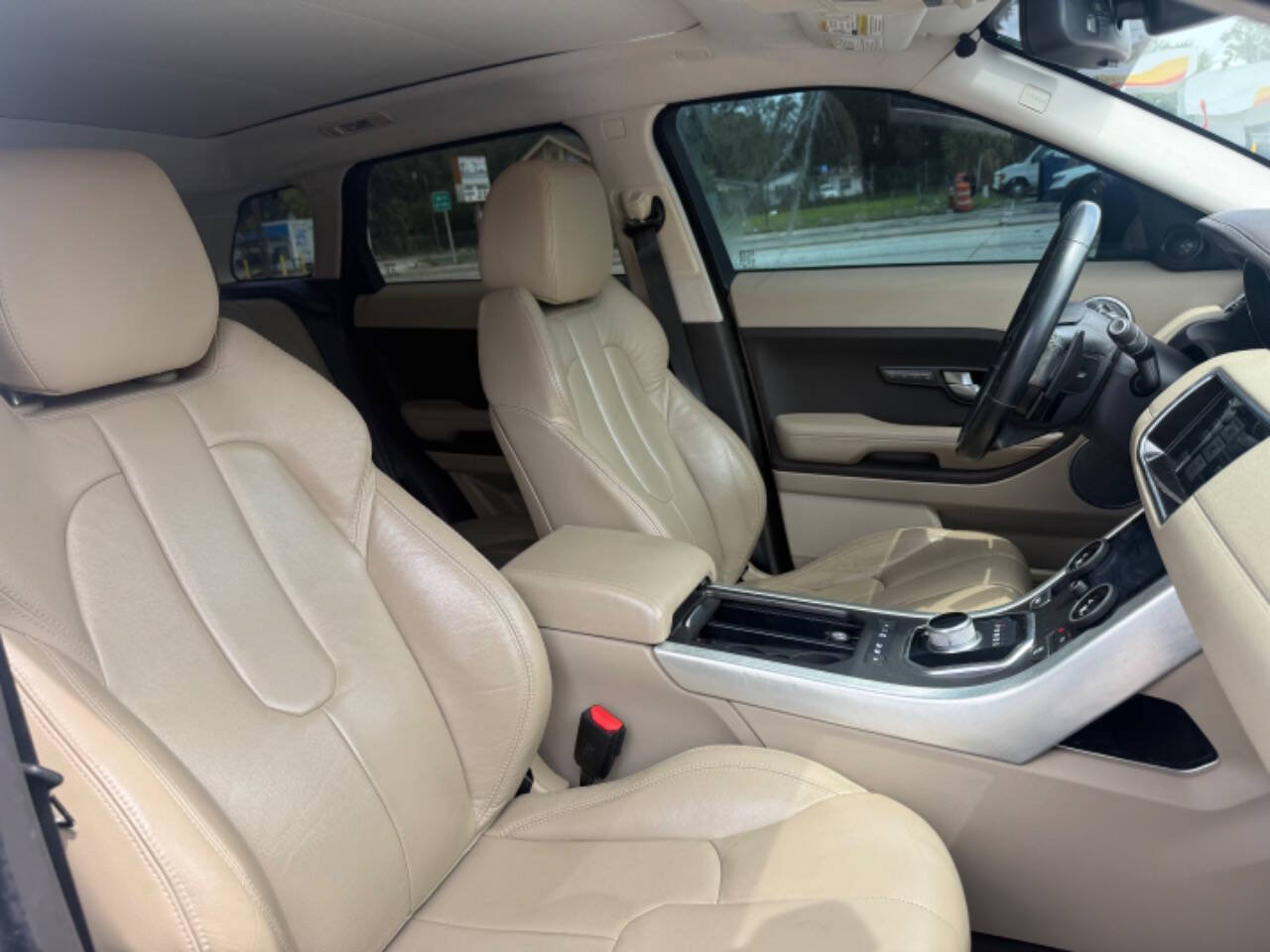 Used 2015 Land Rover Range Rover Evoque Pure Premium AWD/4WD image 9