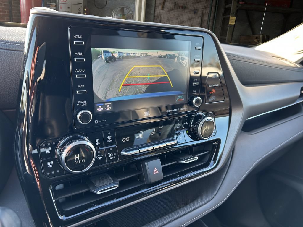 Used 2020 Toyota Highlander Limited FWD image 25