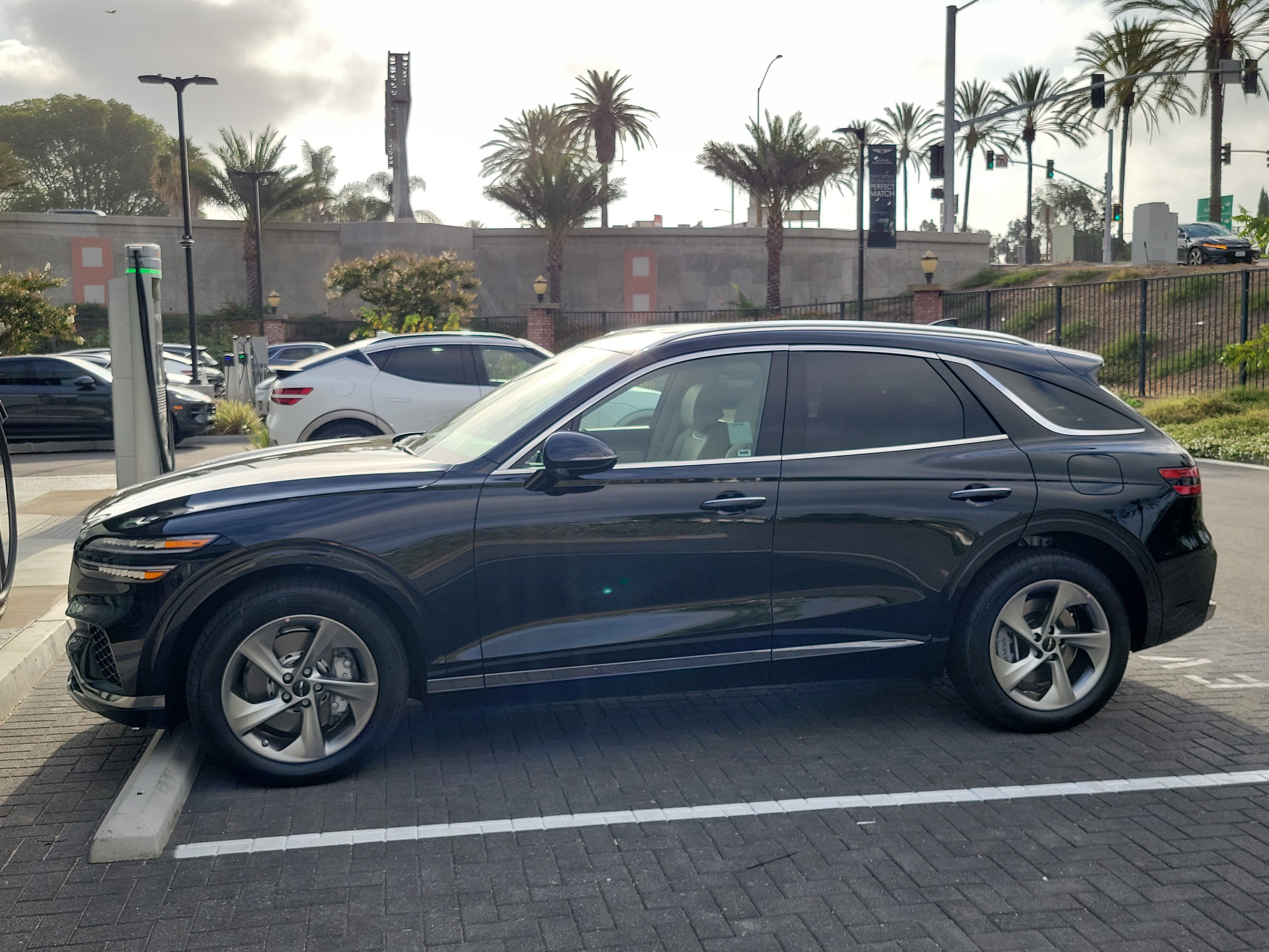 Certified 2024 Genesis GV70 2.5T w/ Select Package AWD/4WD image 2