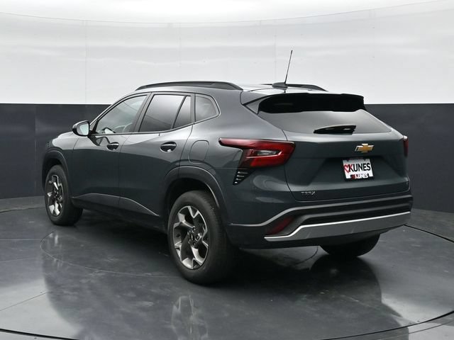 Used 2025 Chevrolet Trax LT w/ LT Convenience Package FWD image 8