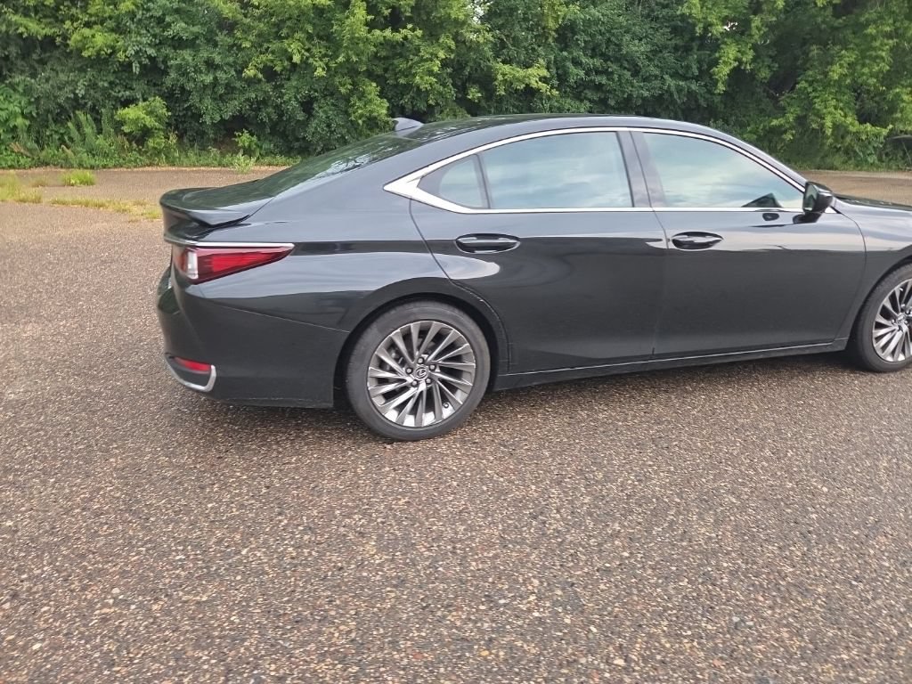 Used 2024 Lexus ES 300h Ultra Luxury w/ Accessory Package (Z1) FWD image 21