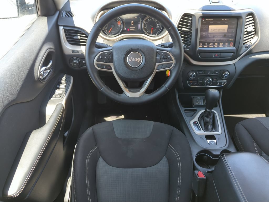Used 2017 Jeep Cherokee Latitude FWD image 14