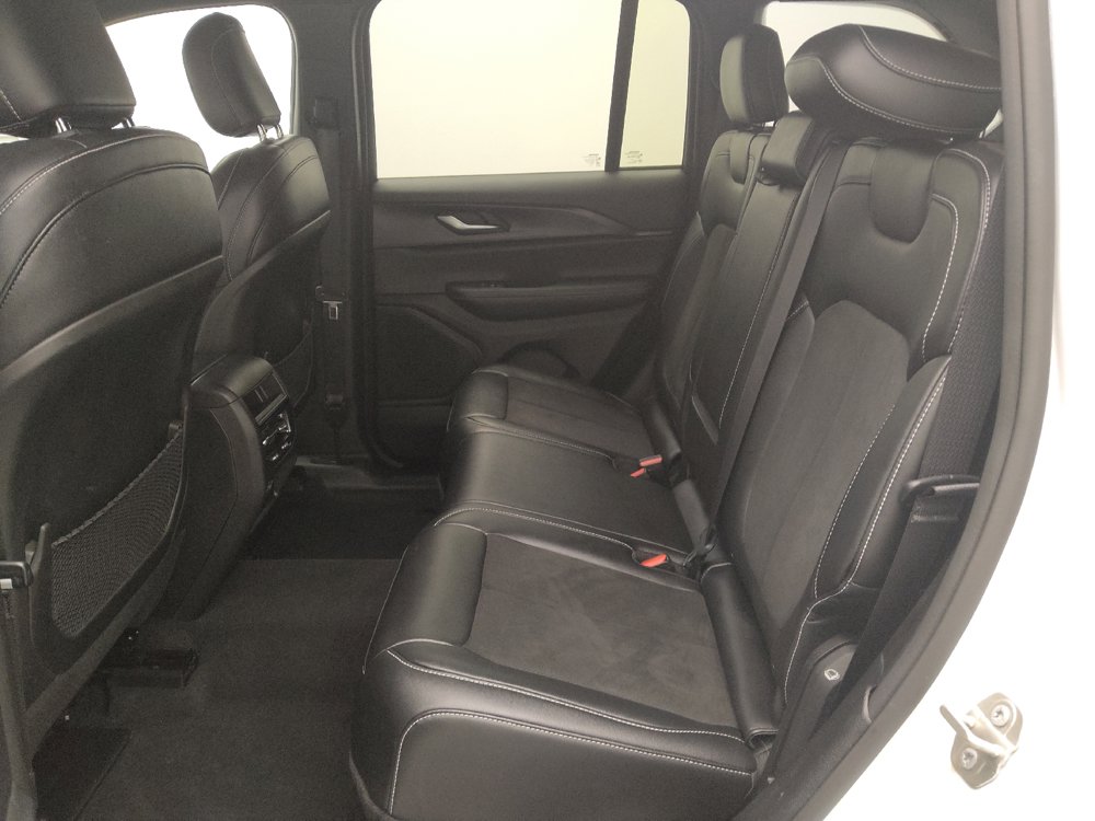 Used 2023 Jeep Grand Cherokee Altitude RWD image 18
