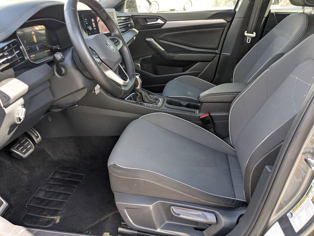Used 2025 Volkswagen Jetta Sport image 11