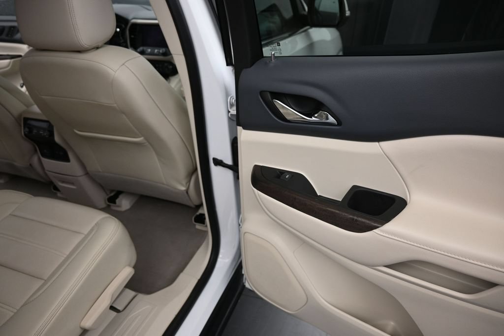 Used 2023 GMC Acadia Denali AWD/4WD image 12