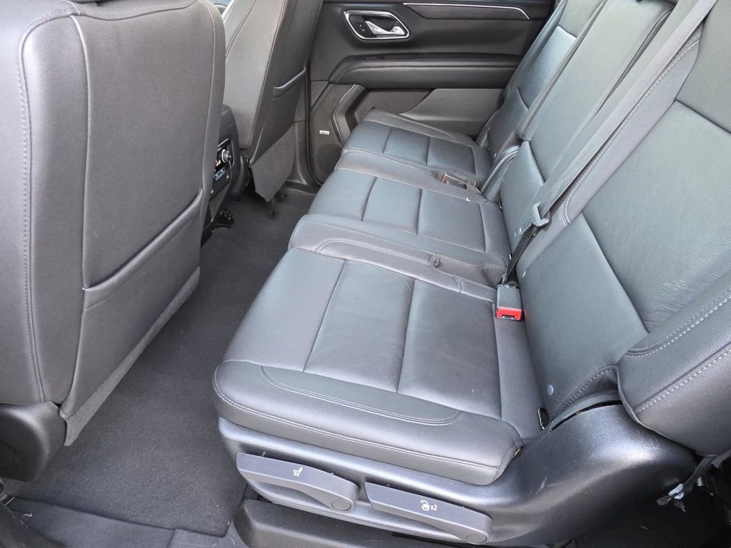 Used 2023 Chevrolet Suburban LT image 8
