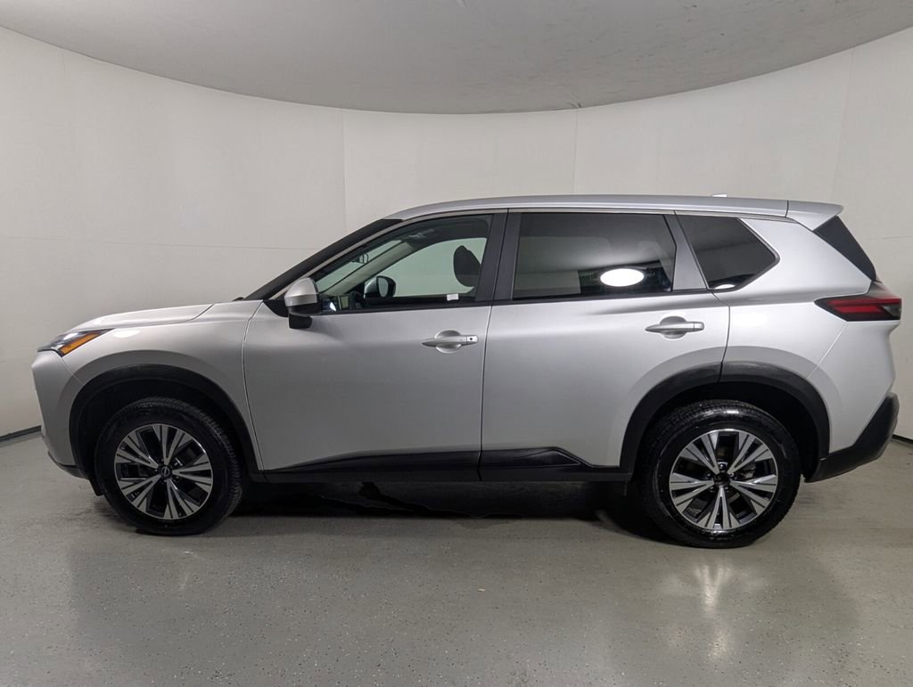 Used 2023 Nissan Rogue SV image 4