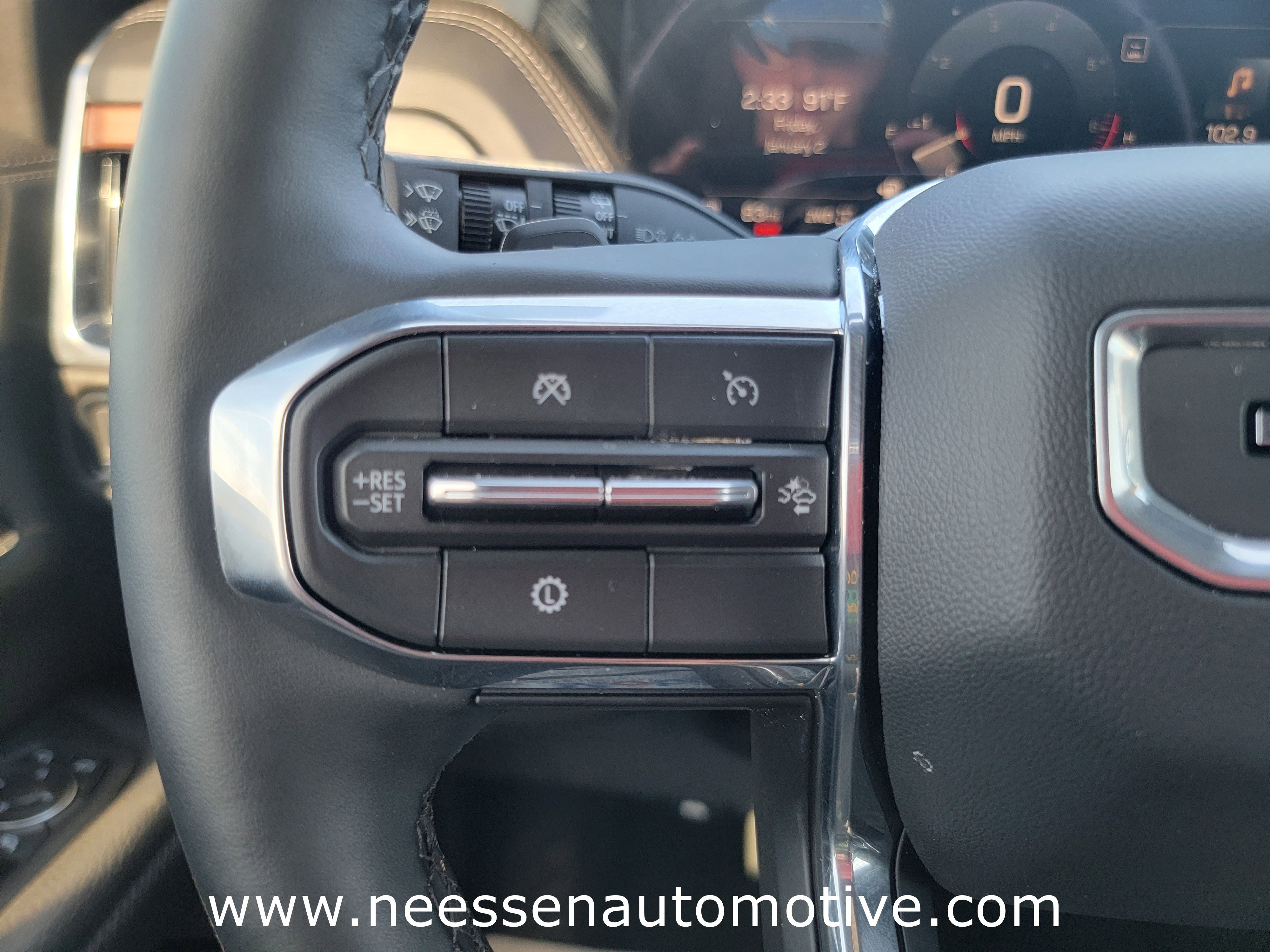 Used 2025 GMC Yukon Denali w/ Sun & Power Step Package image 20