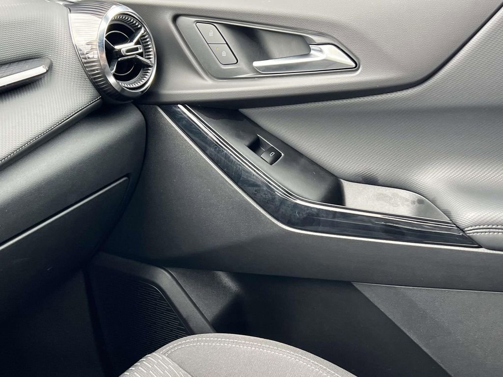 Used 2025 Chevrolet Equinox LT w/ Midnight Edition image 35