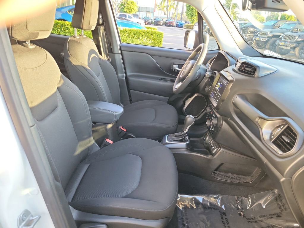 Used 2023 Jeep Renegade Latitude AWD/4WD image 14