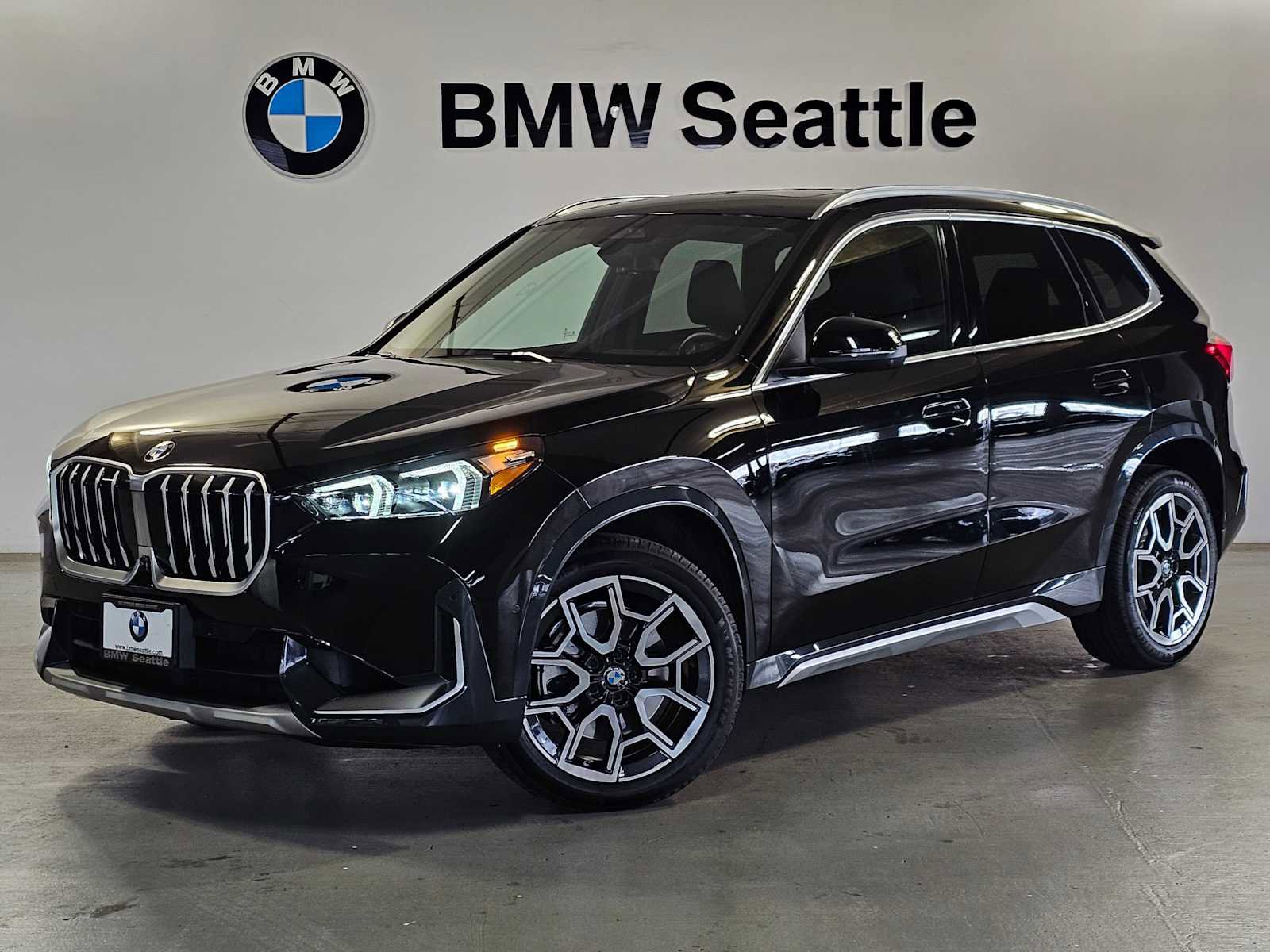 Used 2025 BMW X1 xDrive28i w/ Technology Package AWD/4WD image 1