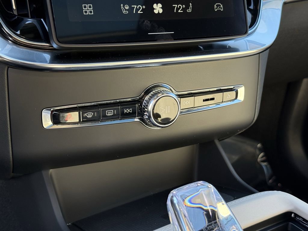 New 2026 Volvo XC90 B6 Plus w/ Protection Package Premier image 17