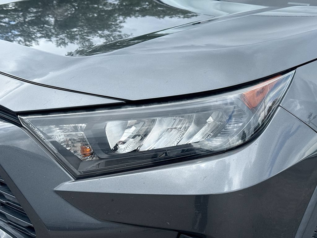 Used 2020 Toyota RAV4 LE FWD image 9
