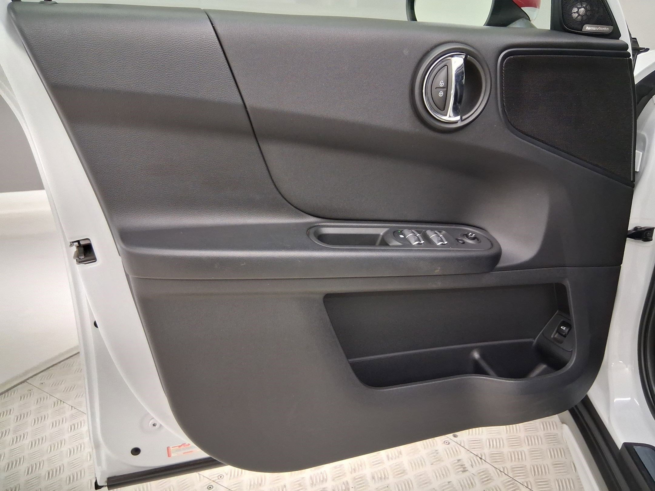 Used 2018 MINI Cooper Countryman FWD image 21