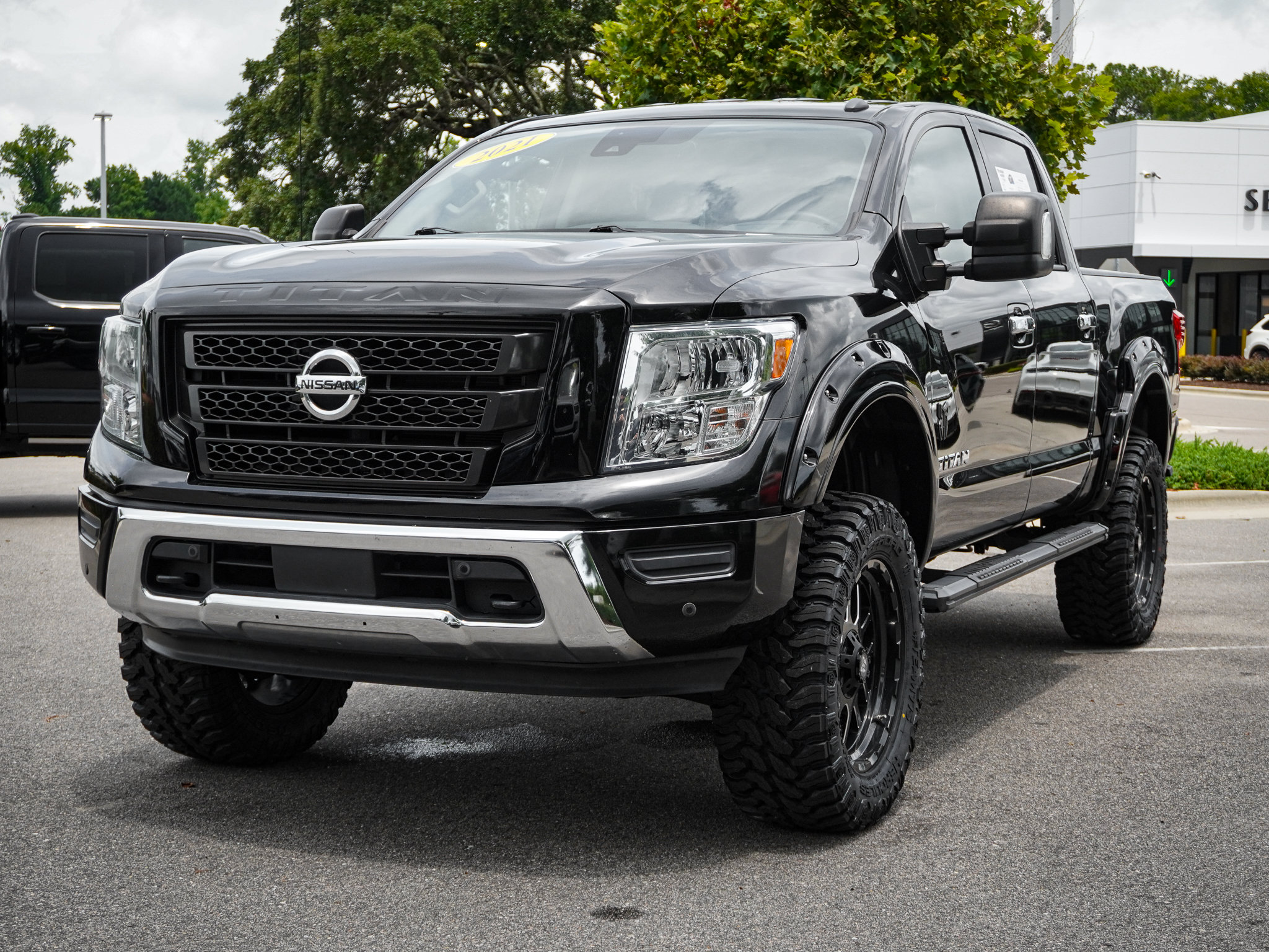 Used 2021 Nissan Titan SV w/ SV Convenience Package AWD/4WD image 5