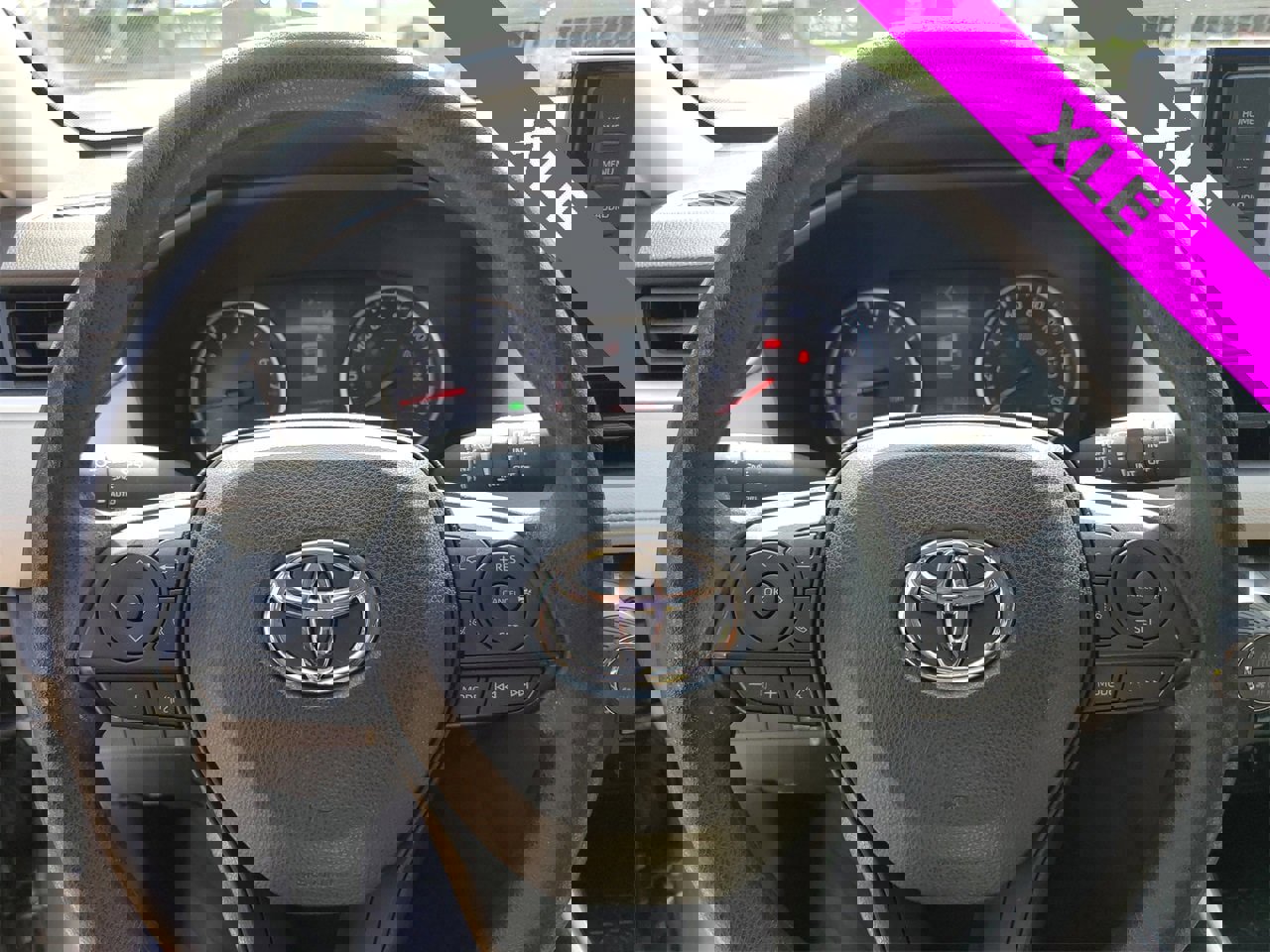Used 2022 Toyota RAV4 XLE image 21