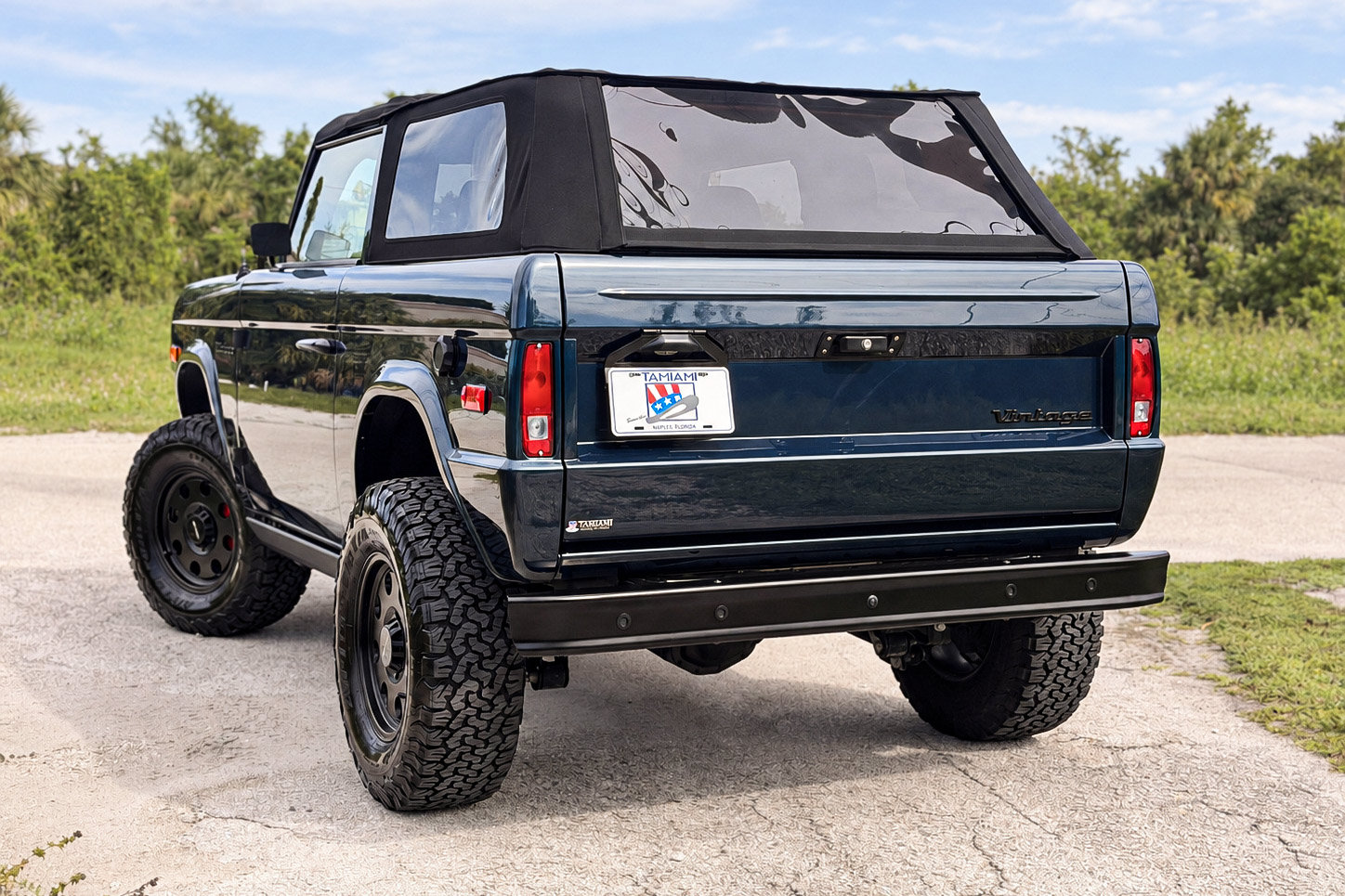 Certified 2025 Ford Bronco Badlands AWD/4WD image 2