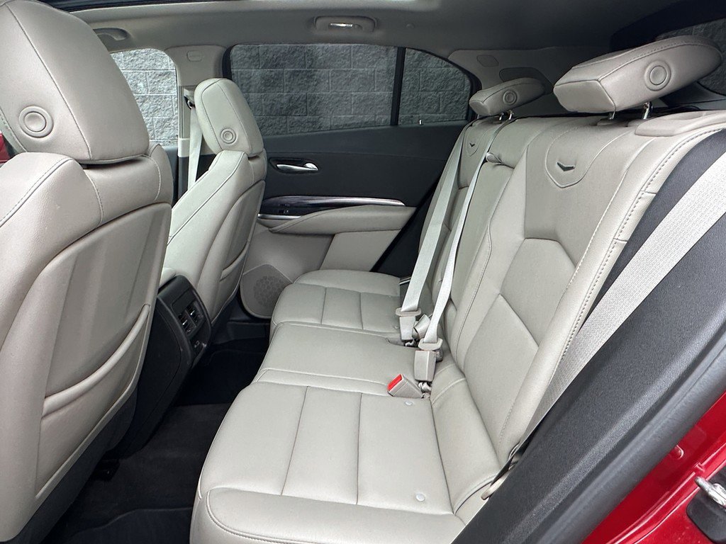 Certified 2023 Cadillac XT4 Luxury w/ Cold Weather Package image 7