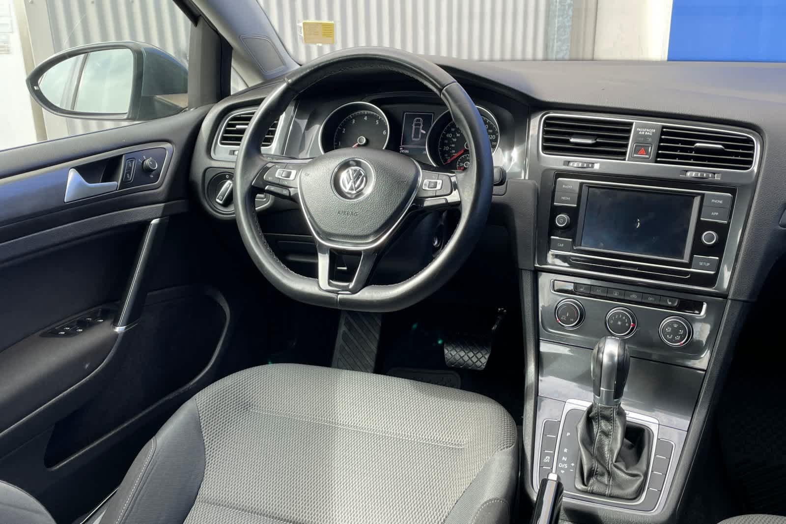 Used 2018 Volkswagen Golf S AWD/4WD image 4