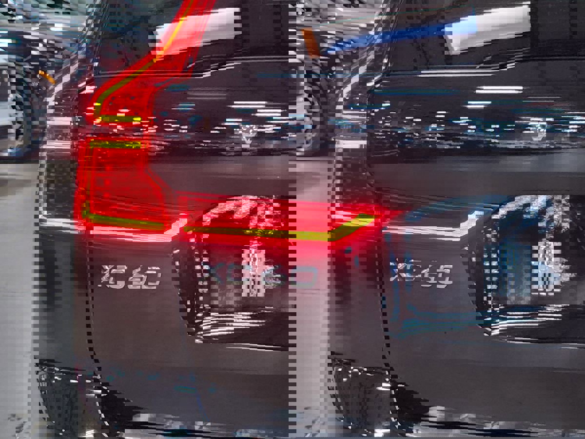 Used 2023 Volvo XC60 T8 Plus w/ Protection Package Premier image 21