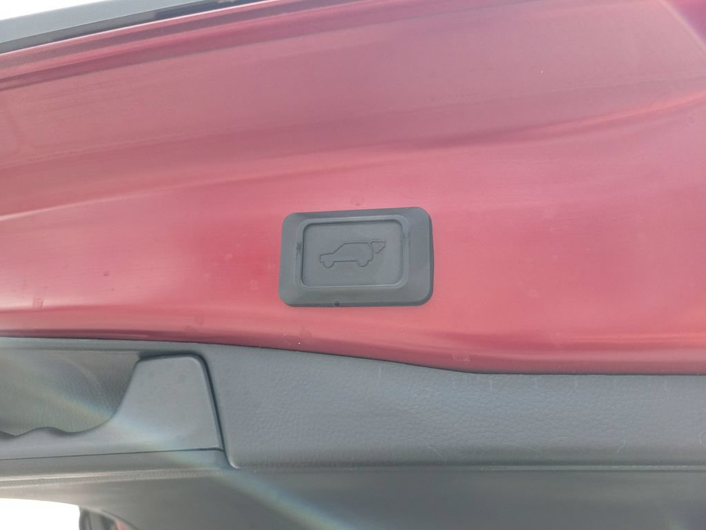 Used 2021 Toyota RAV4 XLE w/ Convenience Package FWD image 12