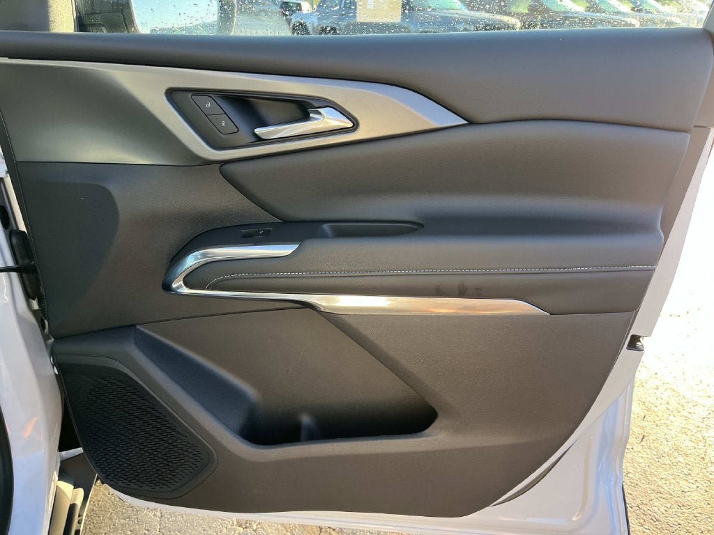 Used 2026 Chevrolet Traverse LT FWD image 25