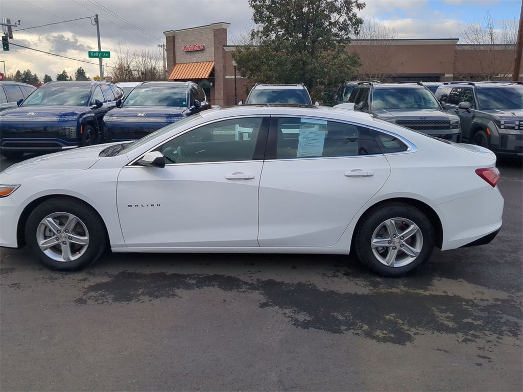 Used 2022 Chevrolet Malibu LT image 3