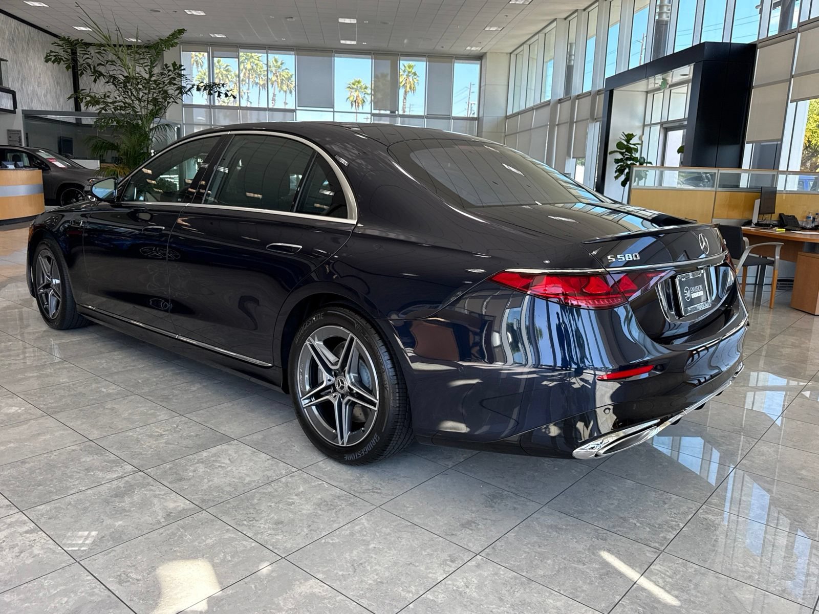 New 2027 Mercedes-Benz S 580 4MATIC Sedan image 7