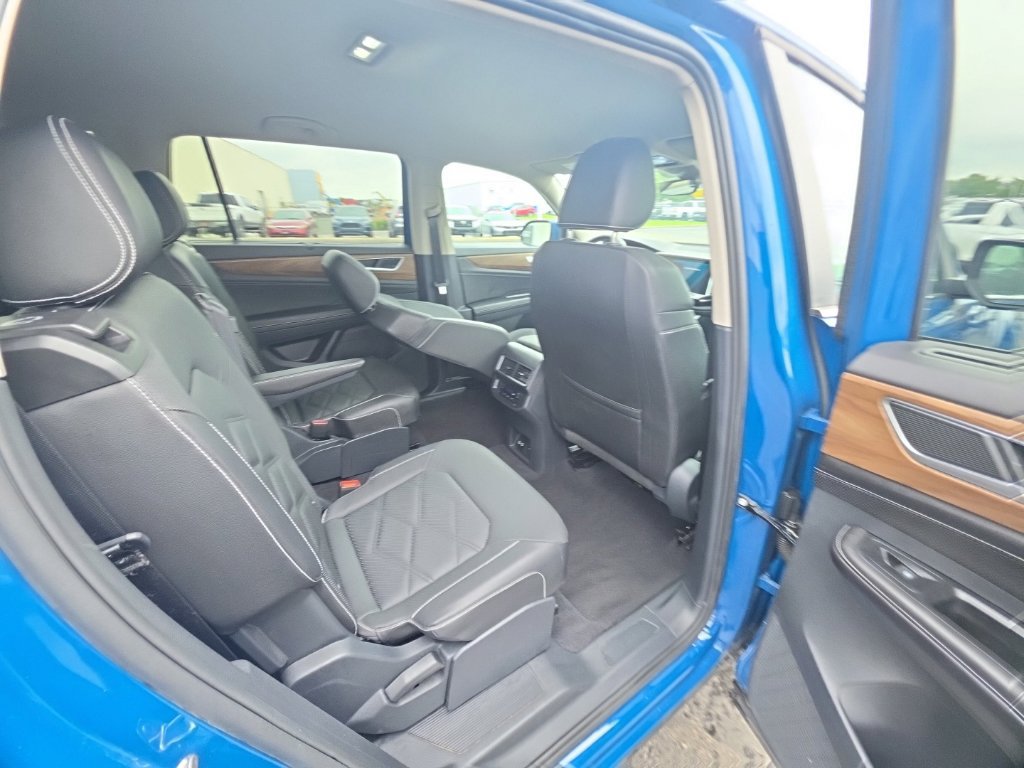 Used 2025 Volkswagen Atlas SE AWD/4WD image 31