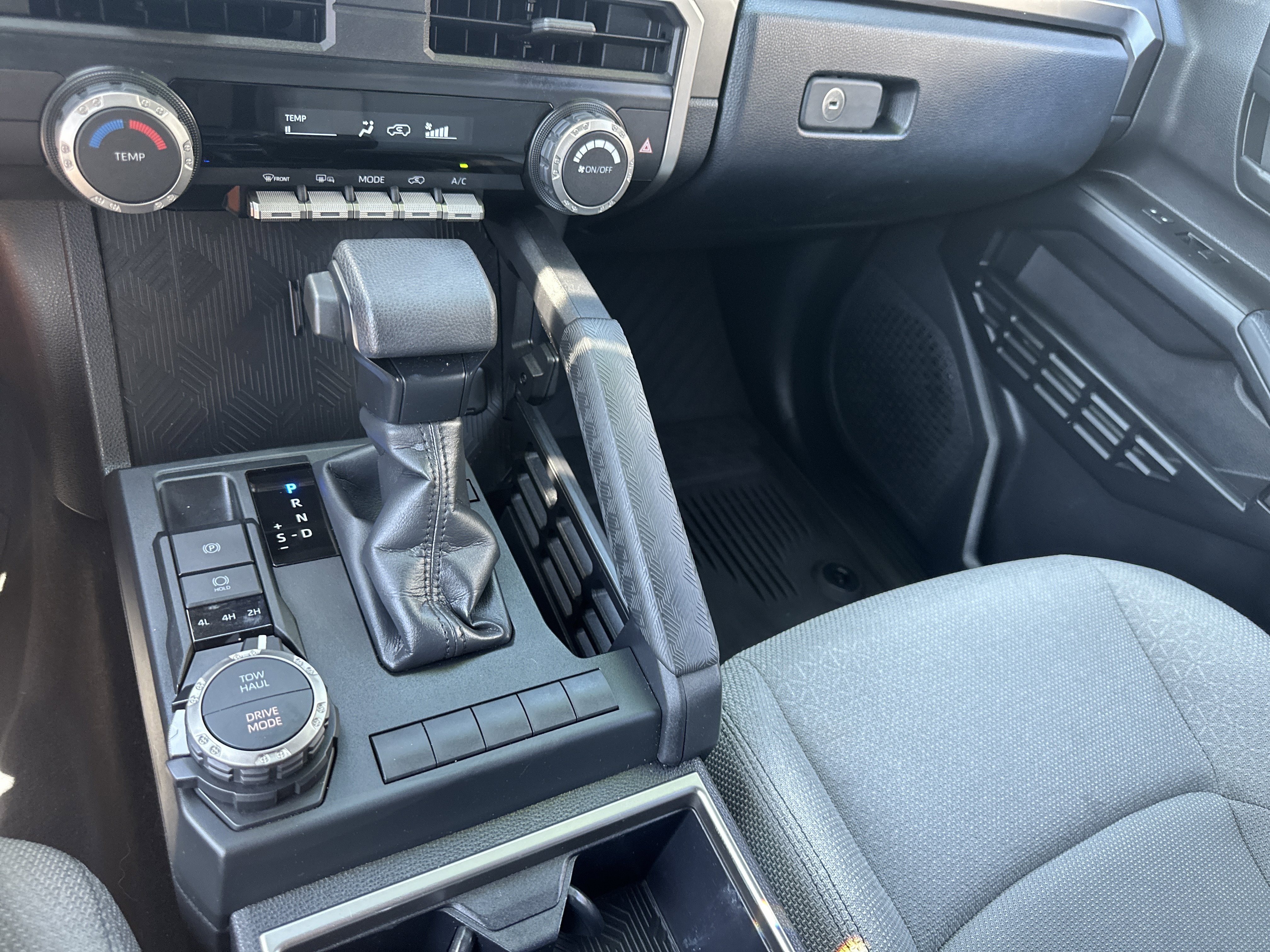 Used 2025 Toyota 4Runner SR5 AWD/4WD image 19