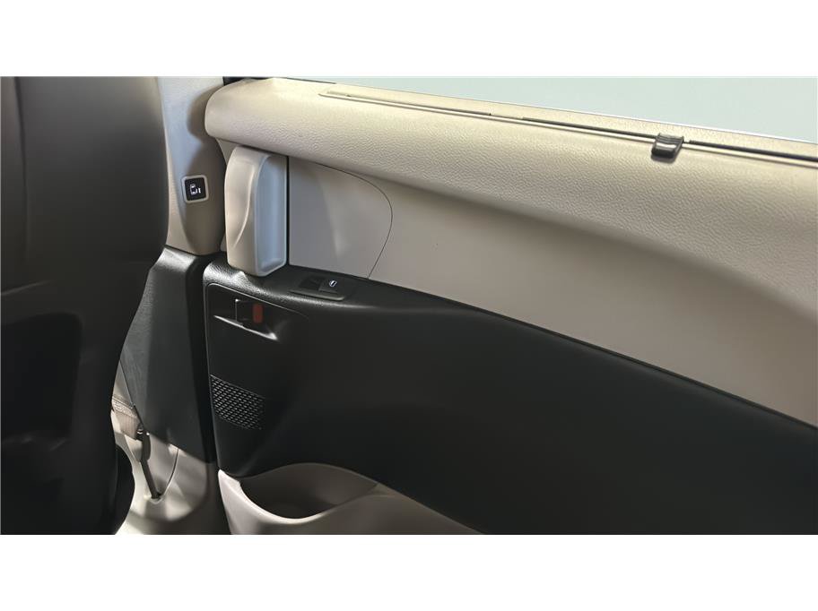 Used 2024 Chrysler Pacifica Touring-L FWD image 25