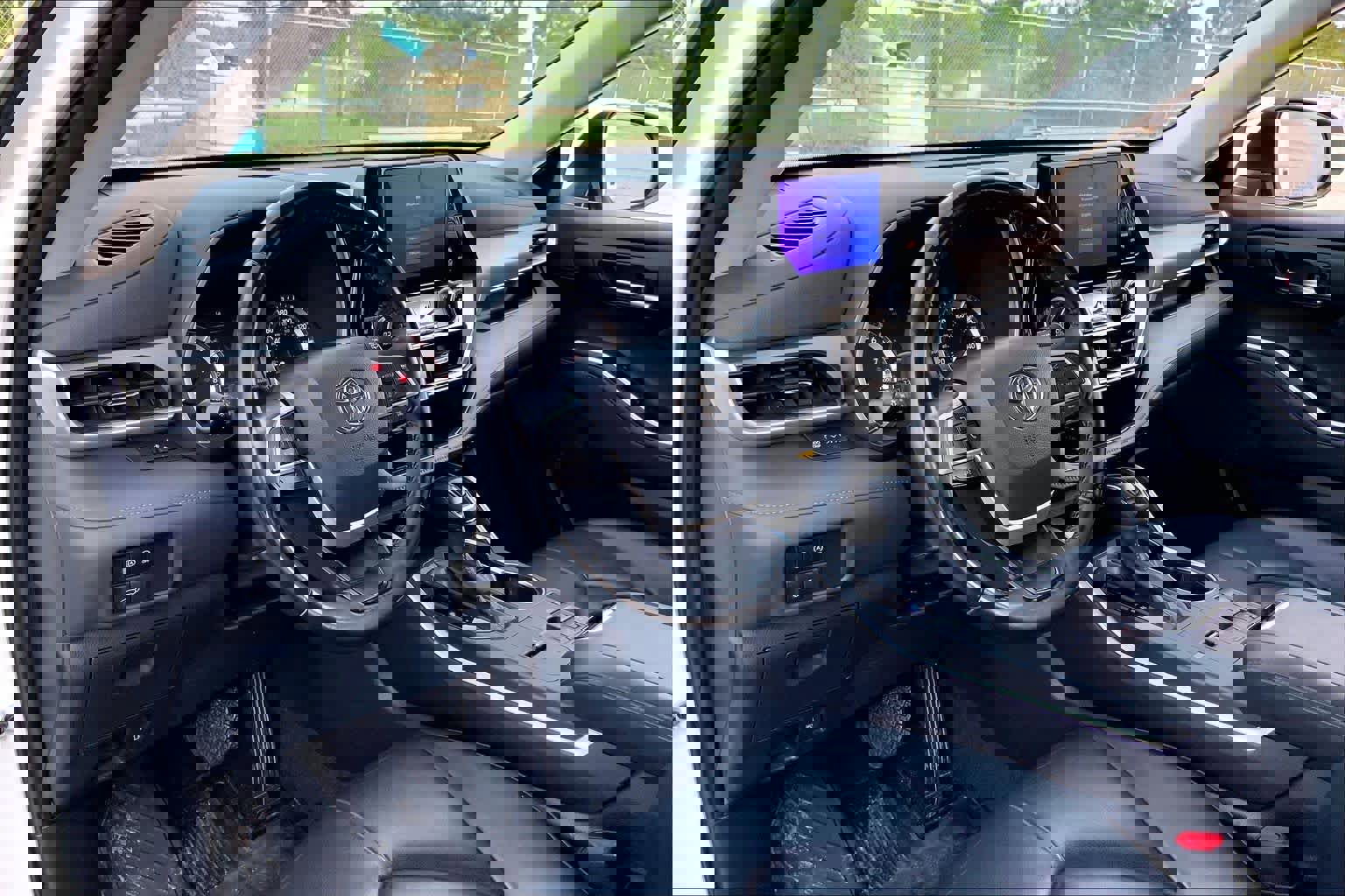 Used 2023 Toyota Highlander XLE image 17