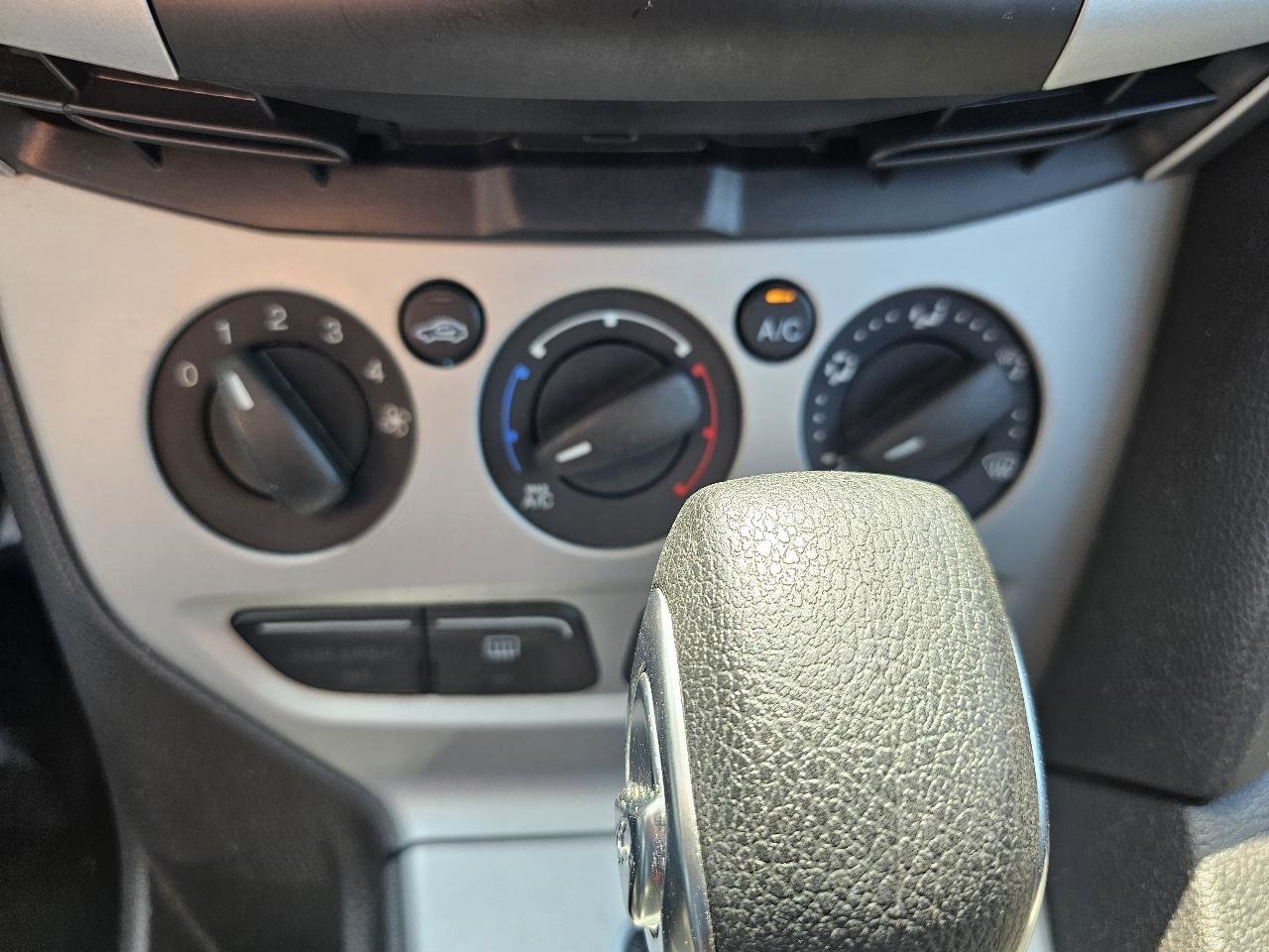 Used 2014 Ford Focus SE FWD image 14