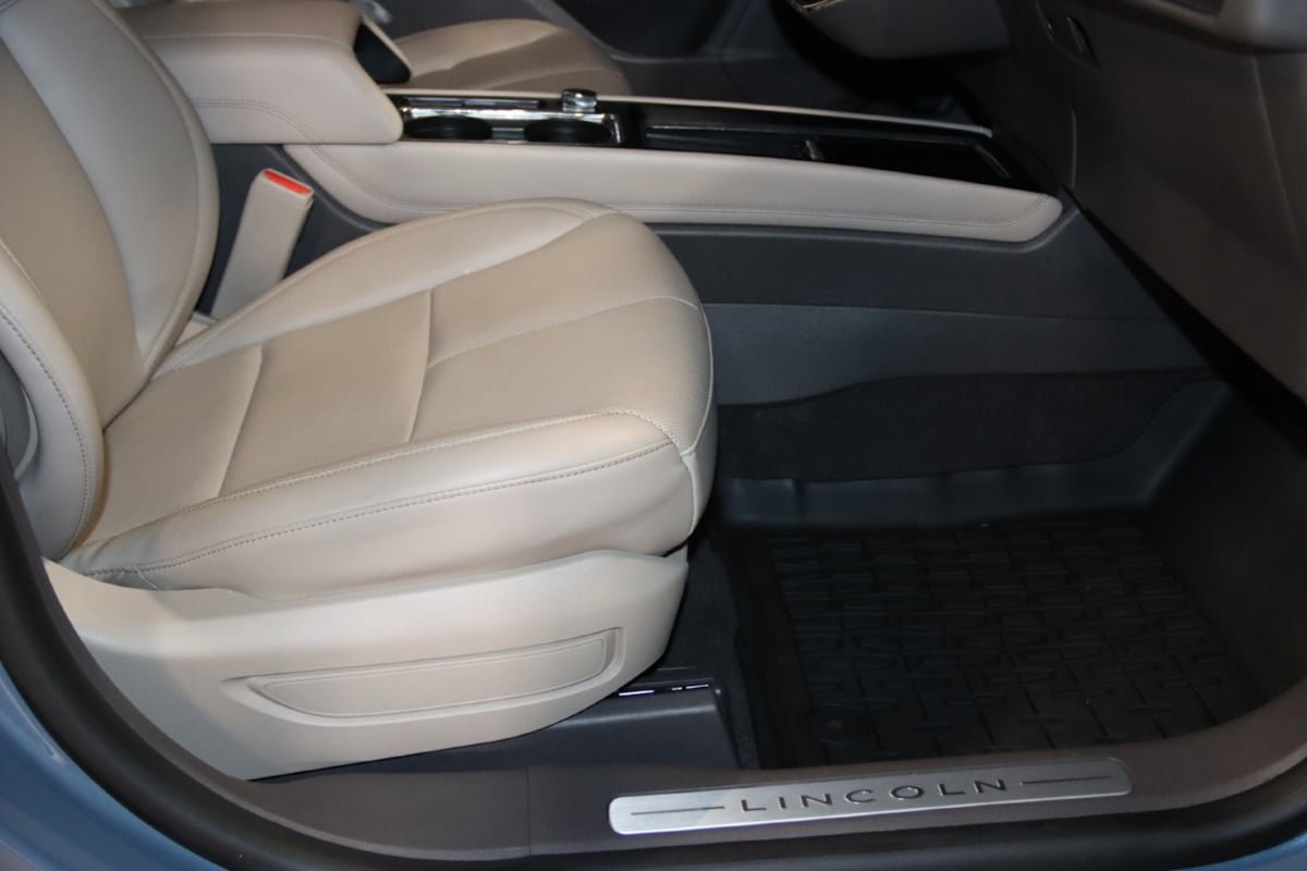 Used 2024 Lincoln Corsair AWD w/ Equipment Group 101A image 48