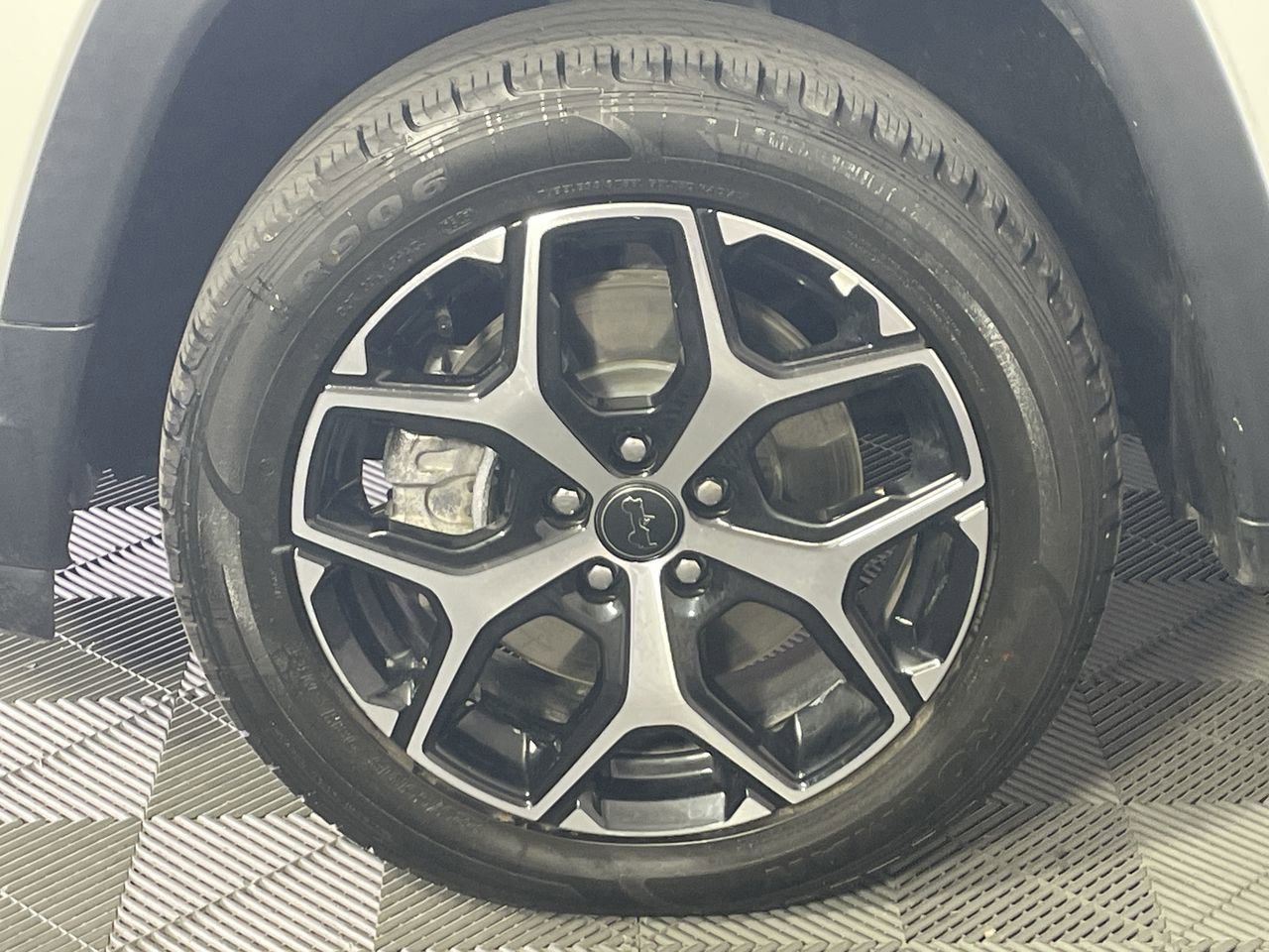 Used 2025 Jeep Compass Limited AWD/4WD image 9