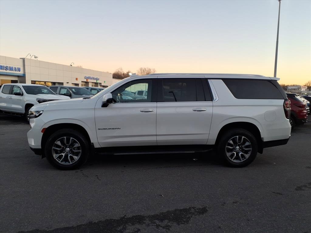 Used 2022 Chevrolet Suburban LT w/ LT Signature Package image 6