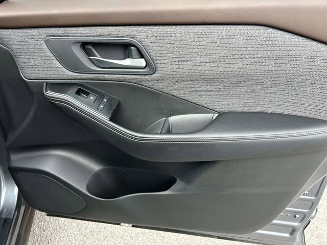 Used 2023 Nissan Rogue SV image 22