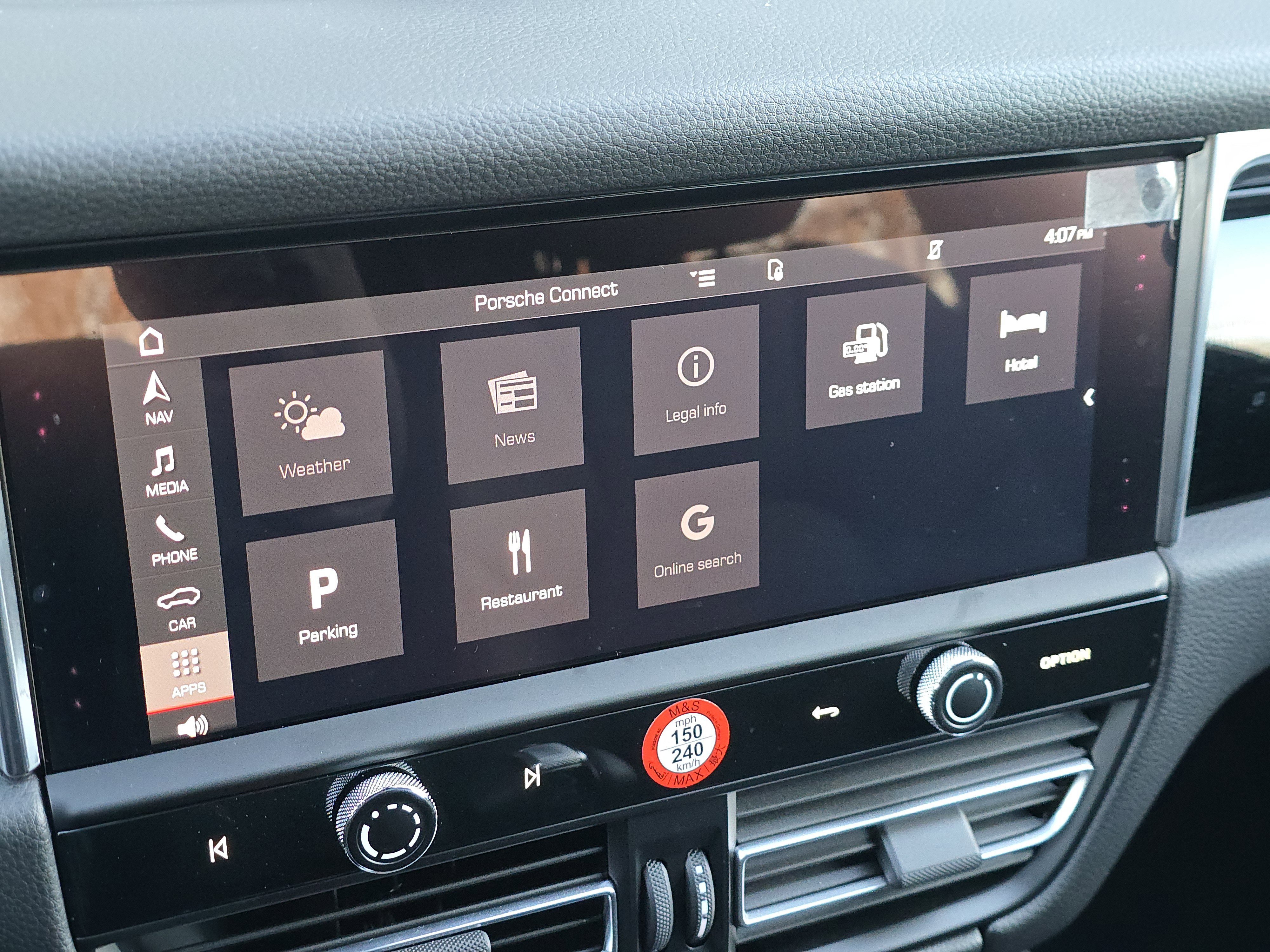 Certified 2025 Porsche Macan image 22