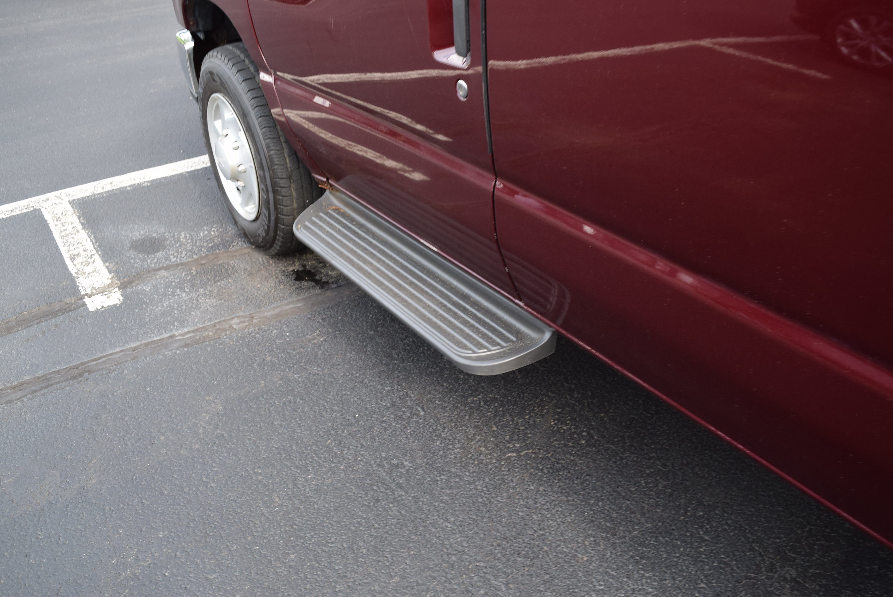 Used 2008 Ford E-350 and Econoline 350 Super Duty Wagon RWD image 11